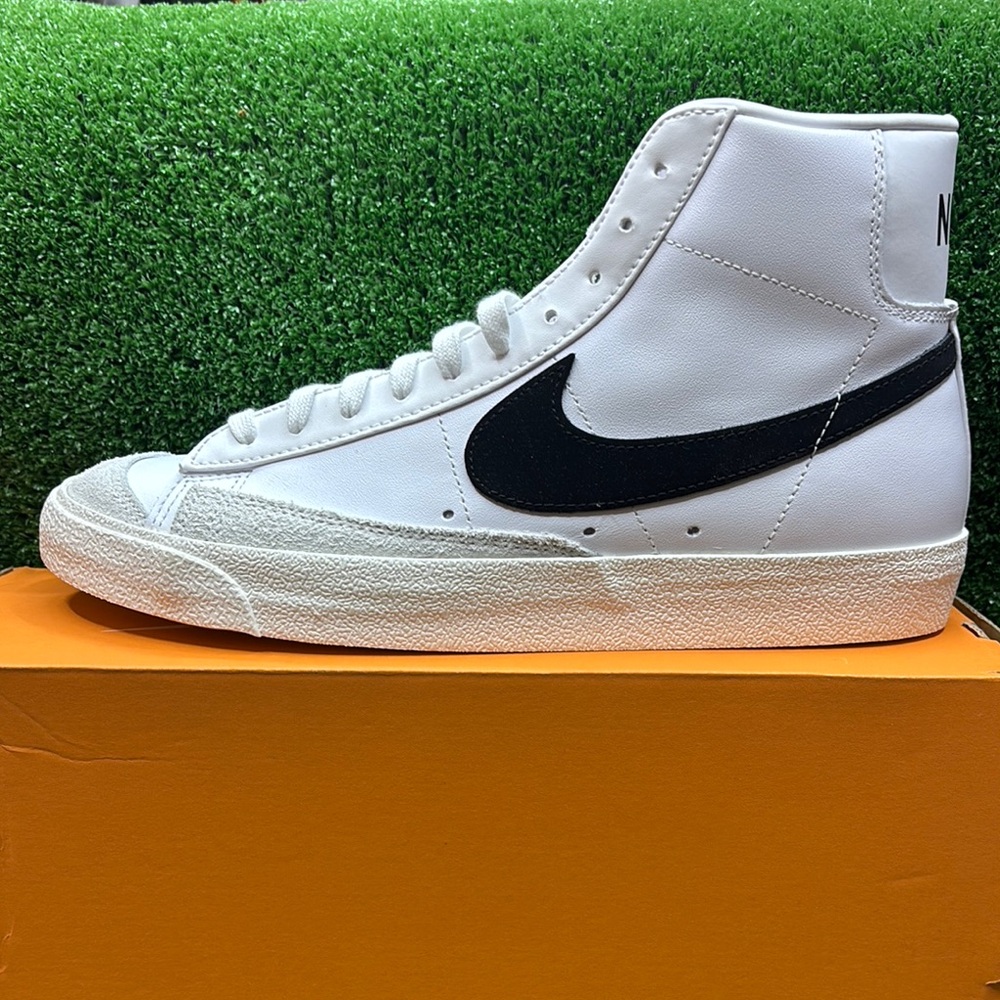 Nike White and Black Sneakers Sleek Design